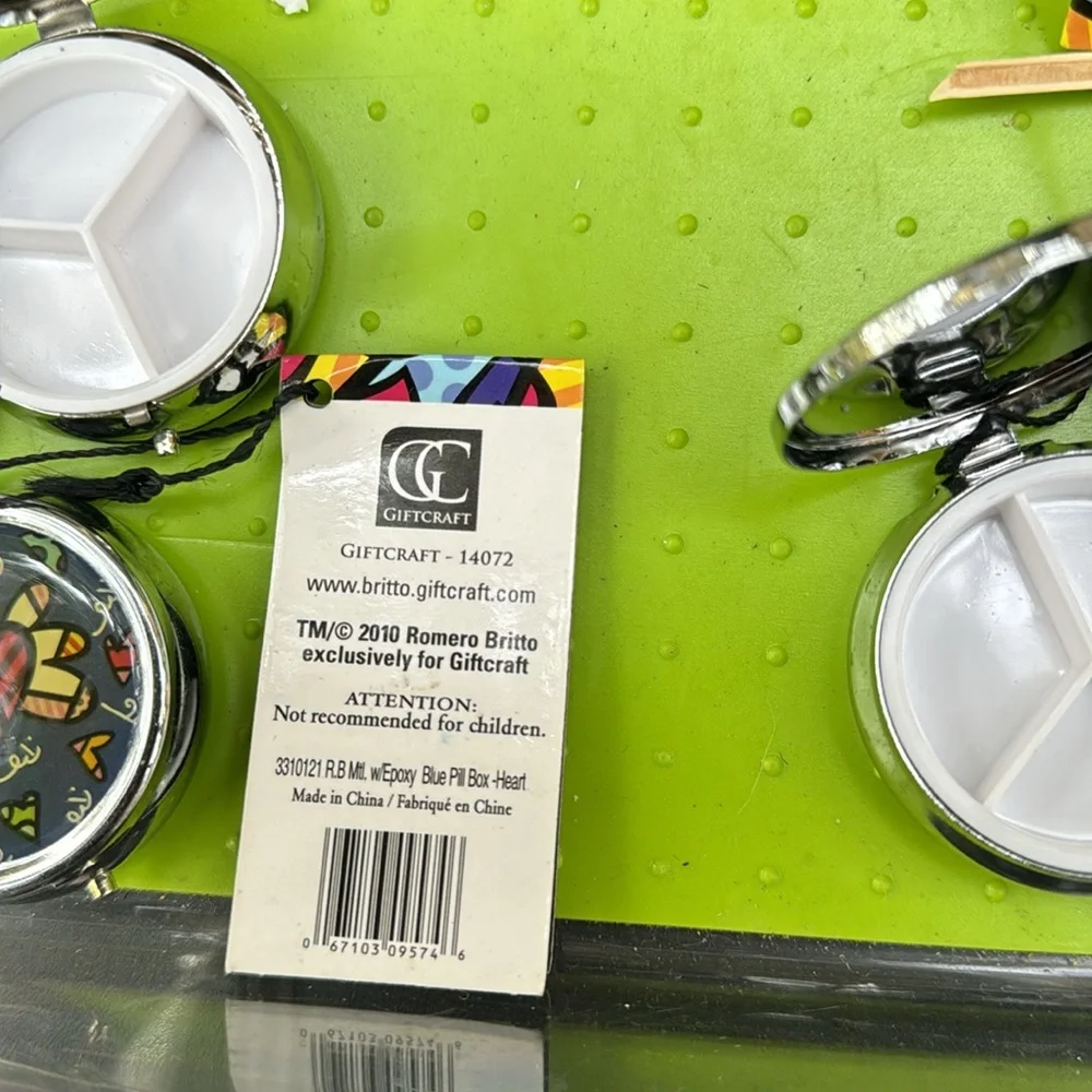 Romero Britto with red, yellow blue pillbox. Rare! - Picture 4 of 4